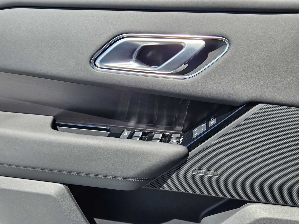 2026 LAND ROVER Range Rover Velar - Image 21