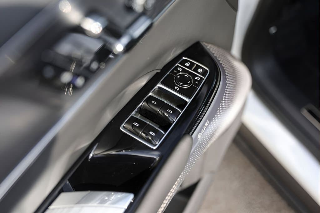 2025 Cadillac LYRIQ - Image 21