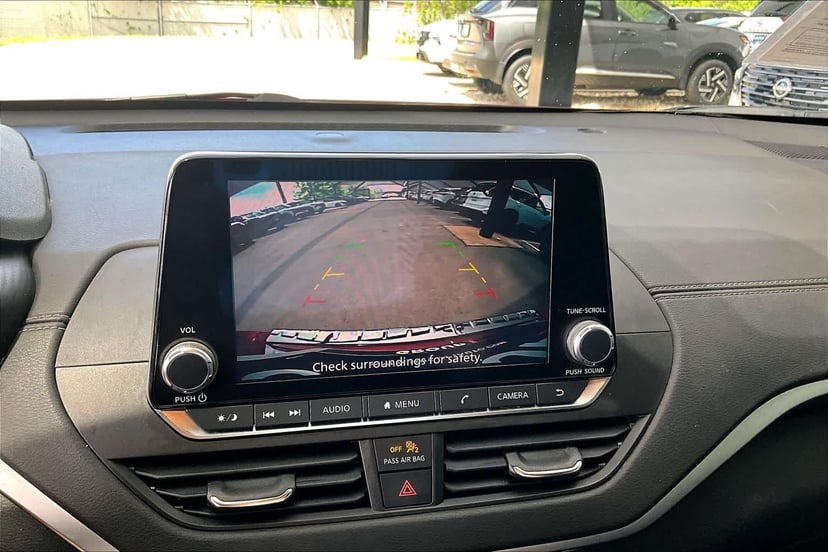 2022 Nissan Altima - Image 27
