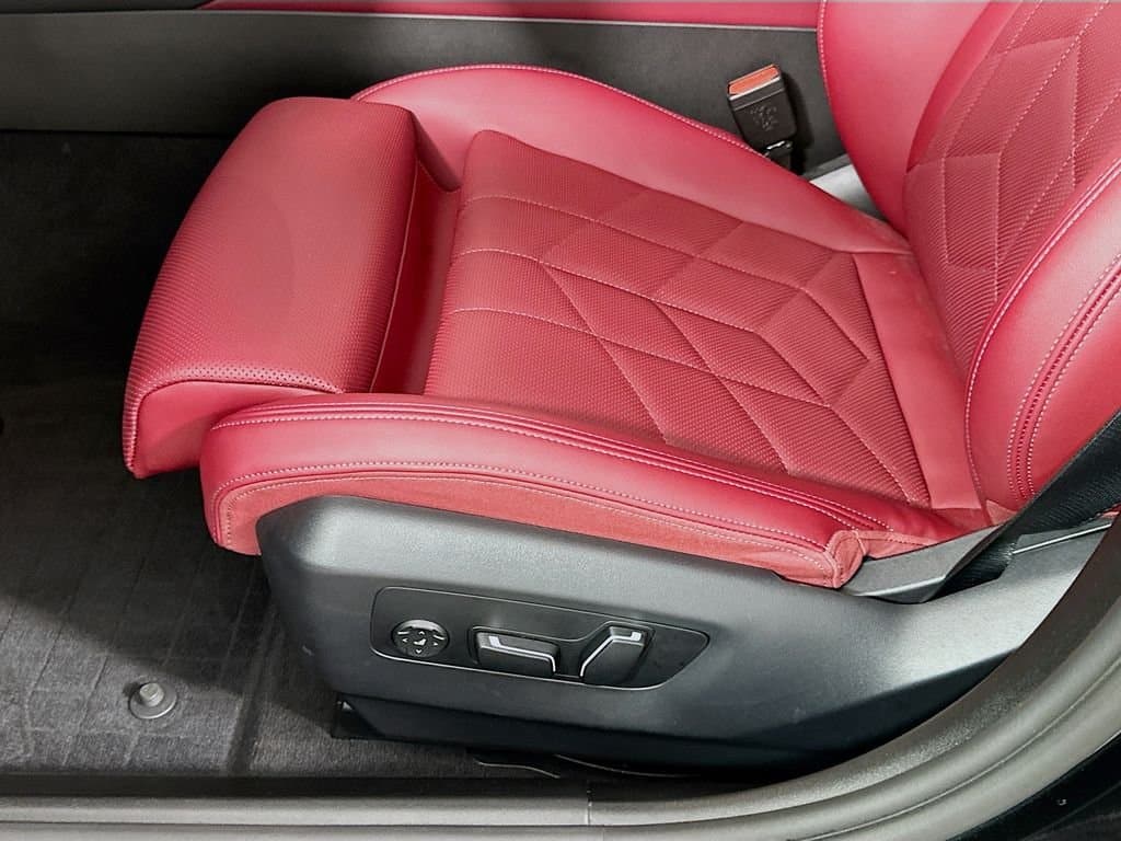 2025 BMW 5 Series - Image 20