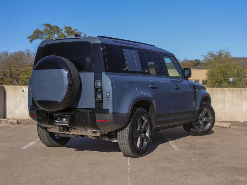2026 Land Rover Defender 110 - Image 9