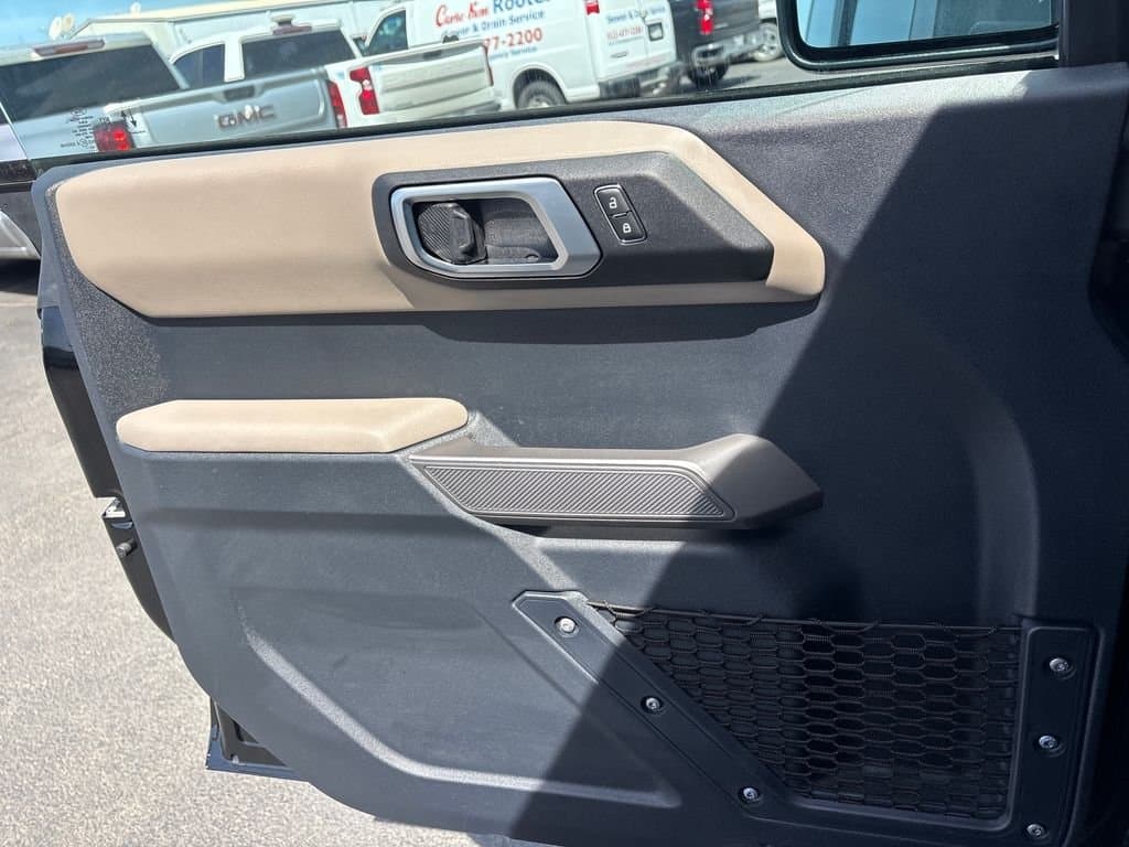 2023 Ford Bronco - Image 22