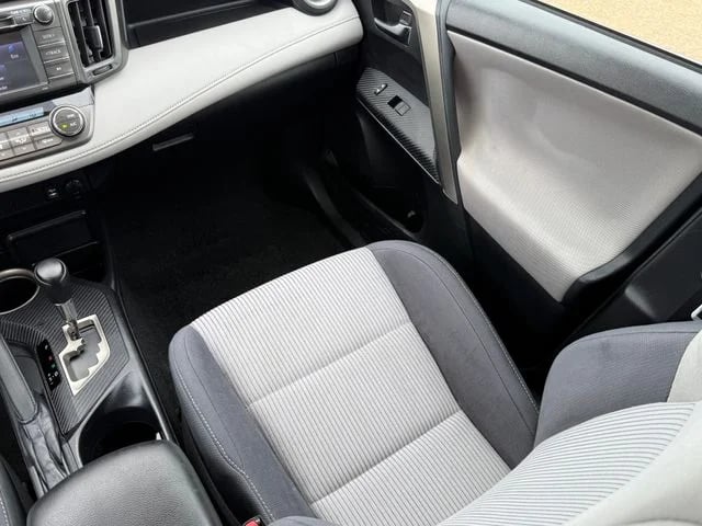 2015 Toyota RAV4 - Image 22
