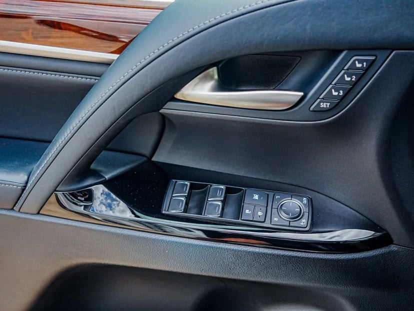 2021 Lexus LX - Image 24