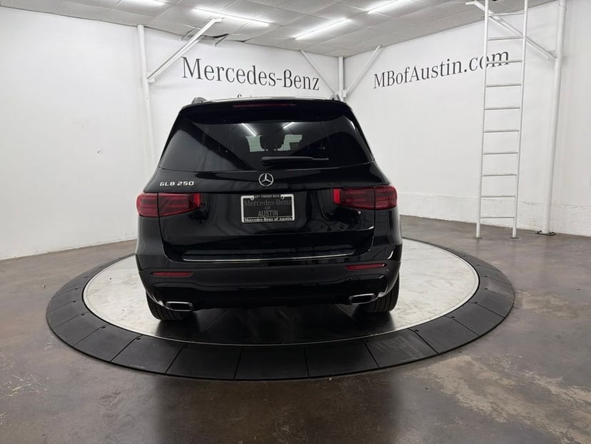 2026 Mercedes-Benz GLB - Image 6