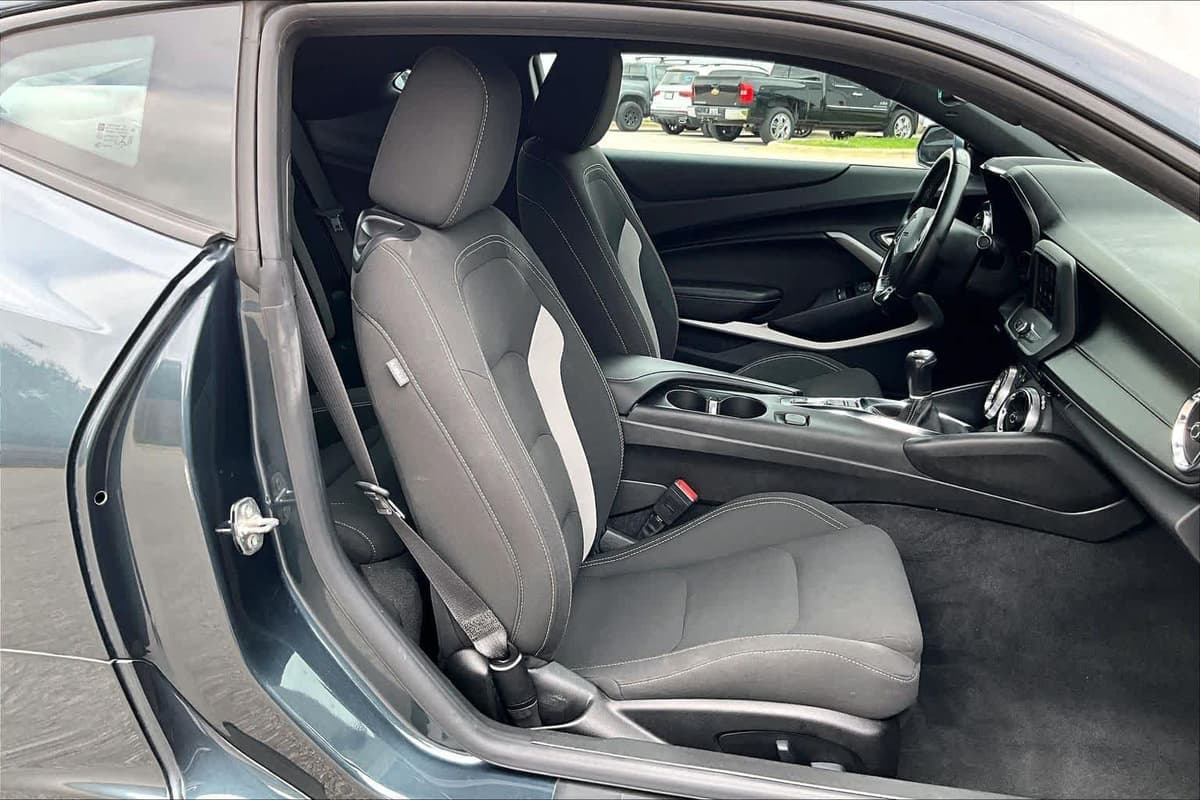 2021 Chevrolet Camaro - Image 9