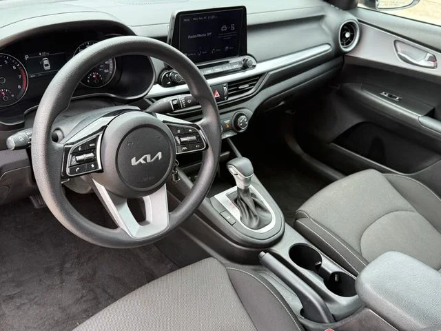 2023 Kia Forte - Image 10
