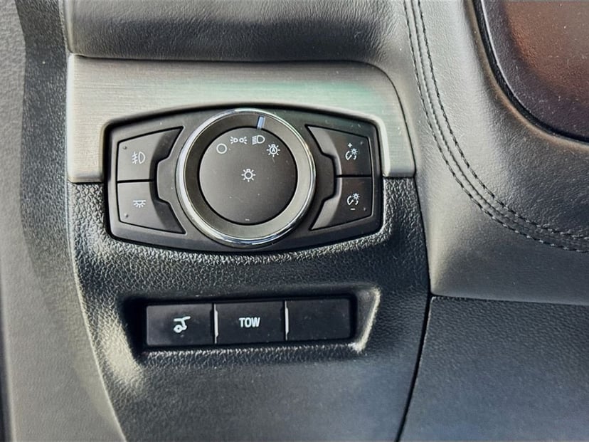 2016 Ford Explorer - Image 11