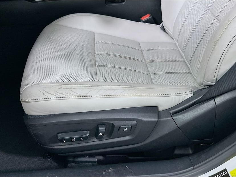 2017 Lexus ES - Image 20