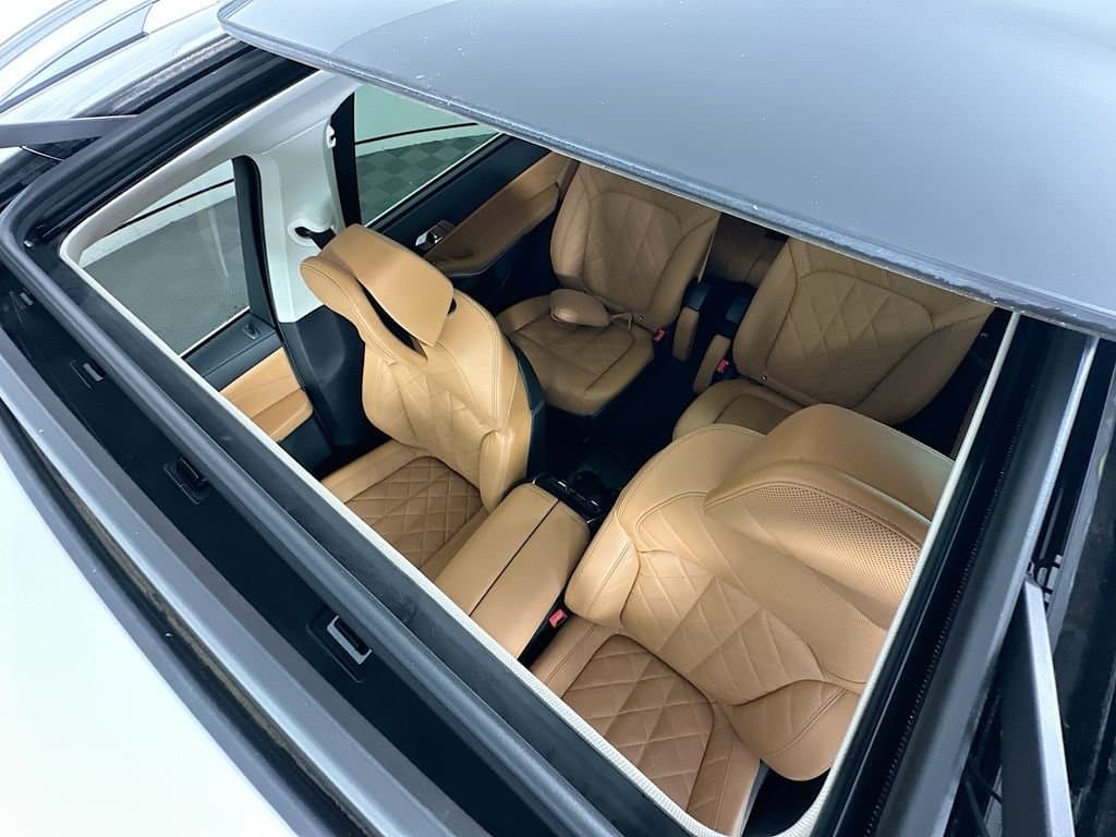 2023 BMW X7 - Image 12