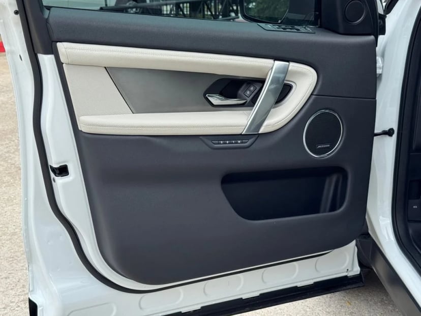 2025 Land Rover Discovery Sport - Image 18