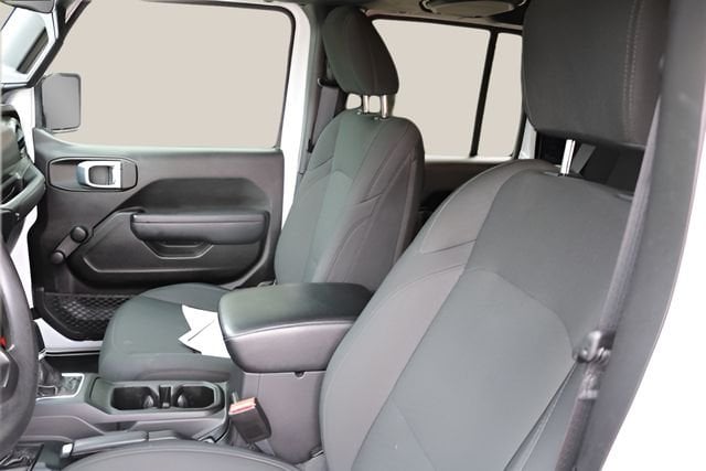 2022 Jeep Gladiator - Image 12