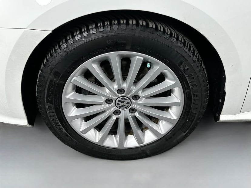 2017 Volkswagen Passat - Image 31