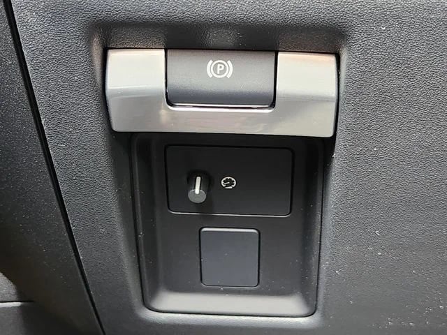 2026 Land Rover Defender 110 - Image 21