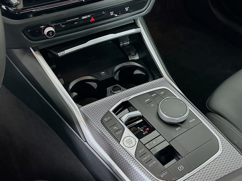 2025 BMW 4 Series - Image 17