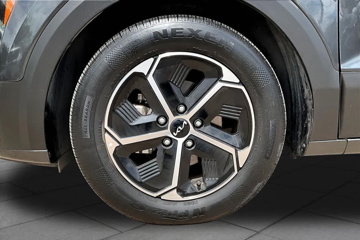 2023 Kia Niro Plug-In Hybrid - Image 11