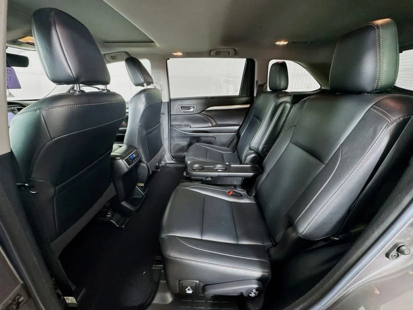 2018 Toyota Highlander - Image 30