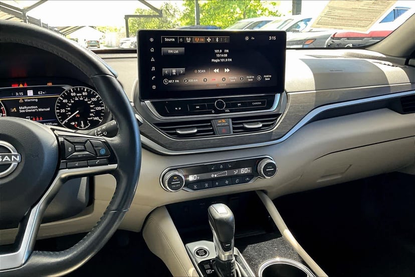 2023 Nissan Altima - Image 7