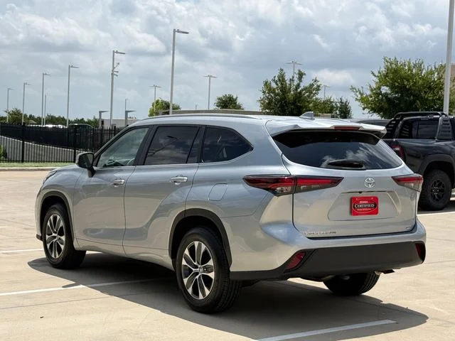2025 Toyota Highlander - Image 4