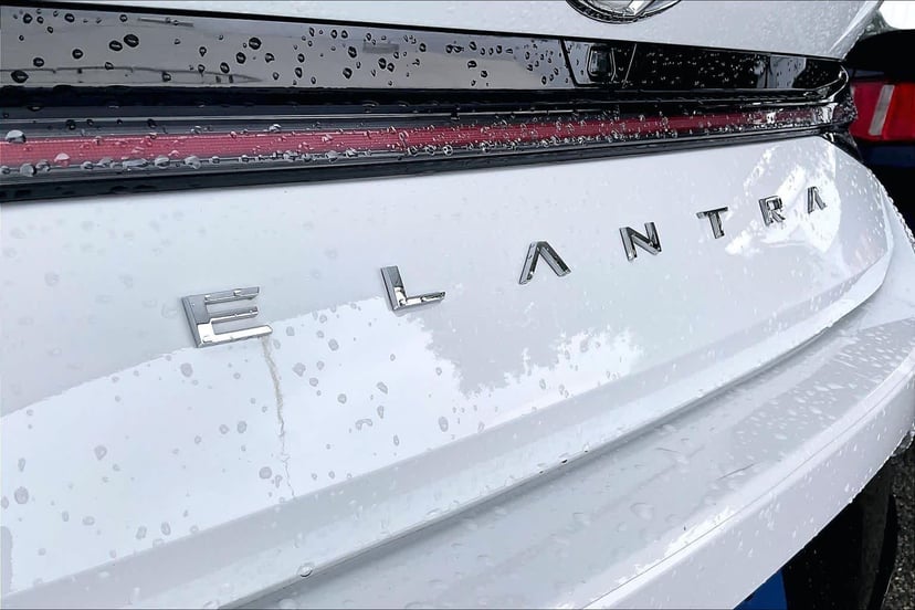 2022 Hyundai Elantra - Image 10
