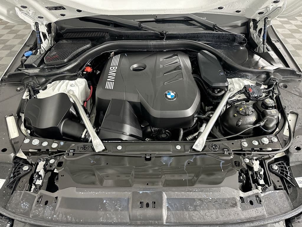 2025 BMW 5 Series - Image 31