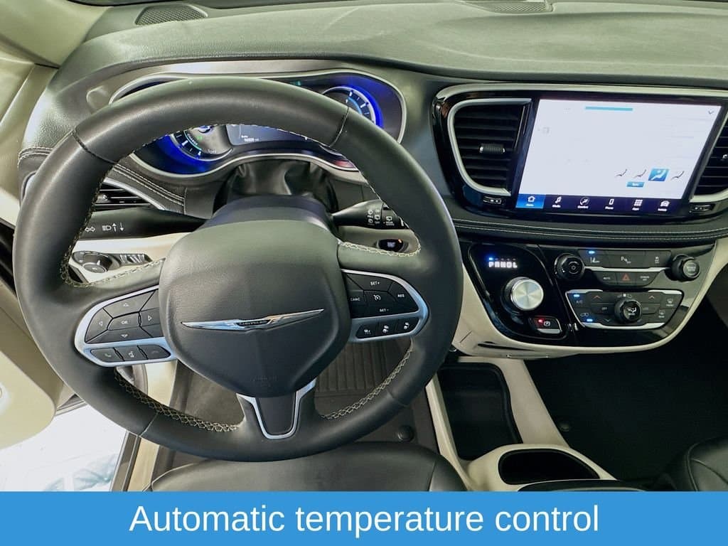 2023 CHRYSLER Pacifica - Image 13