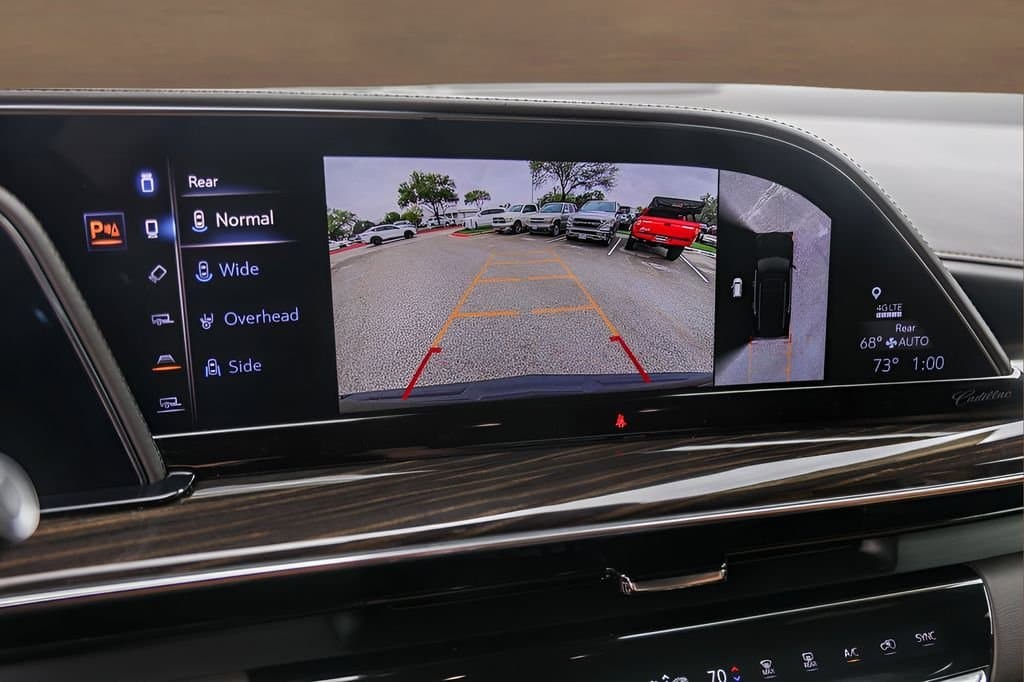 2021 Cadillac Escalade - Image 17