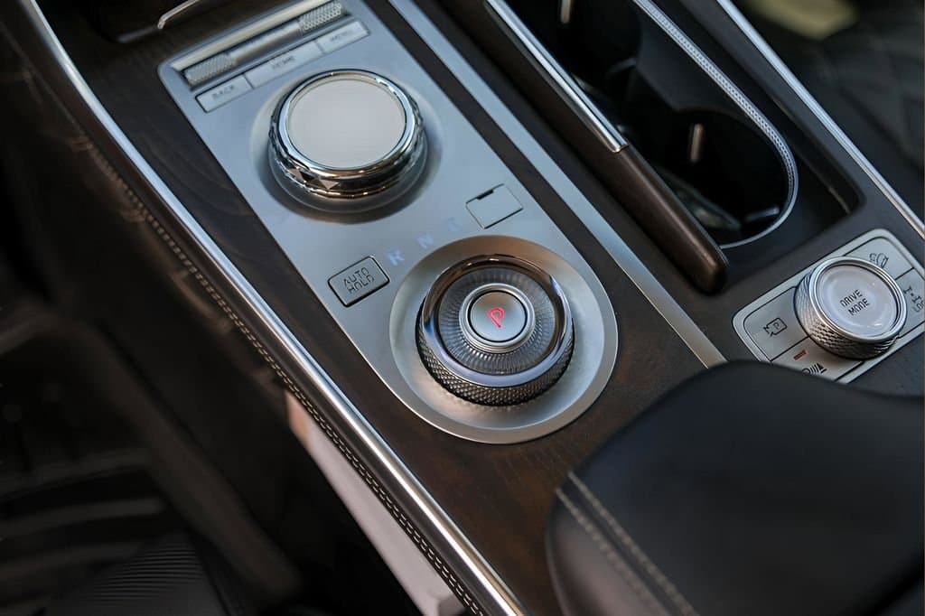 2023 Genesis GV80 - Image 21