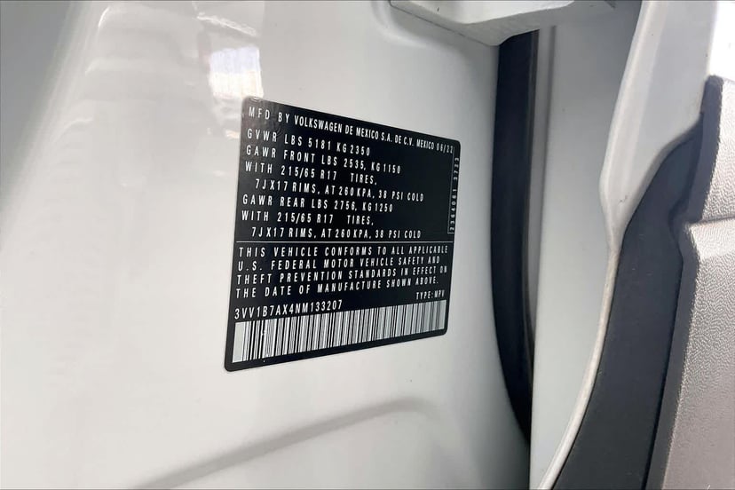 2022 Volkswagen Tiguan - Image 34