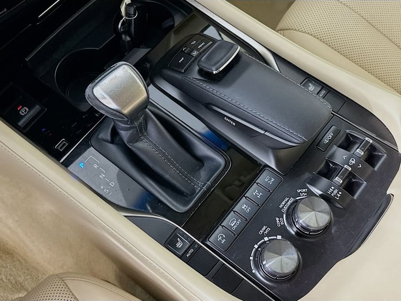 2018 Lexus LX - Image 17