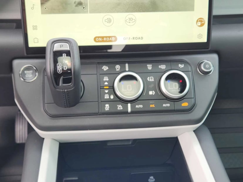 2026 LAND ROVER Defender 110 - Image 18