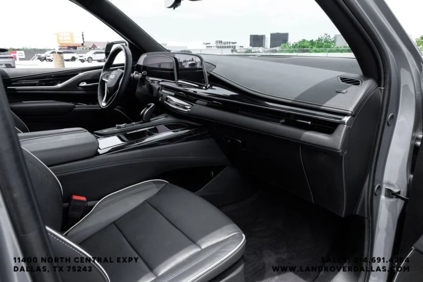 2023 Cadillac Escalade - Image 16