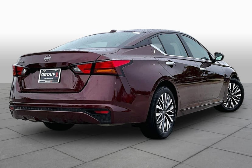 2025 Nissan Altima - Image 13