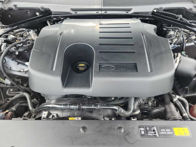 2024 Land Rover Defender - Image 32
