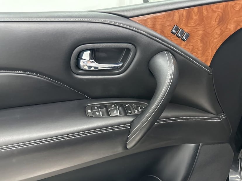 2018 INFINITI QX80 - Image 10