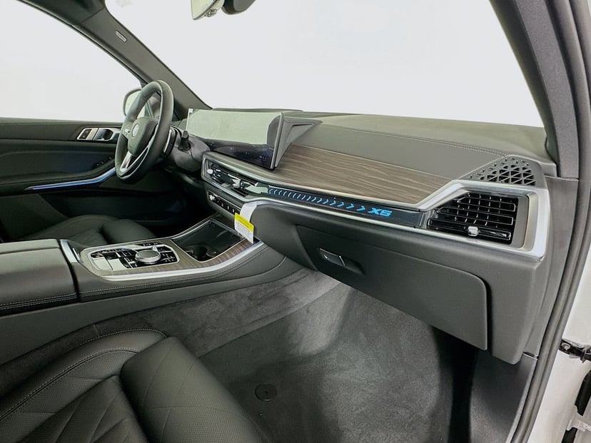 2026 BMW X5 - Image 32