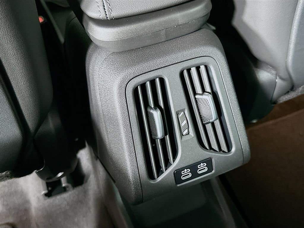 2025 BMW X1 - Image 18