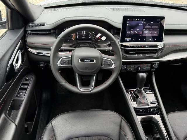 2025 Jeep Compass - Image 22
