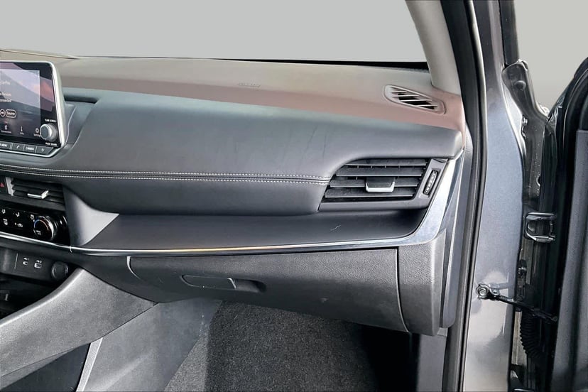 2023 Nissan Rogue - Image 18