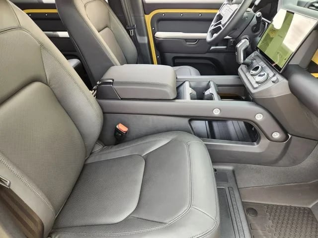 2026 Land Rover Defender 110 - Image 14