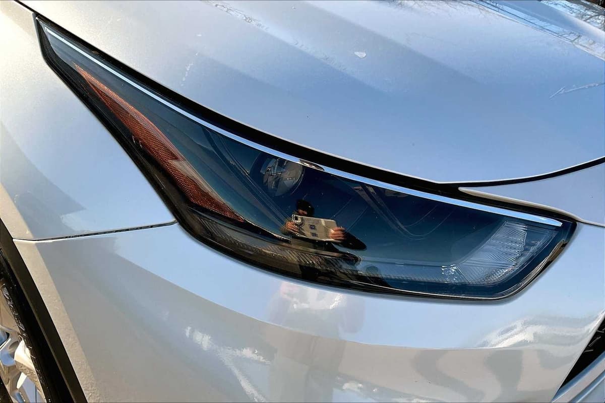 2023 Toyota Highlander - Image 26