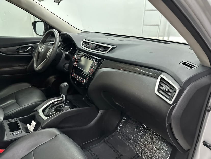 2015 Nissan Rogue - Image 24