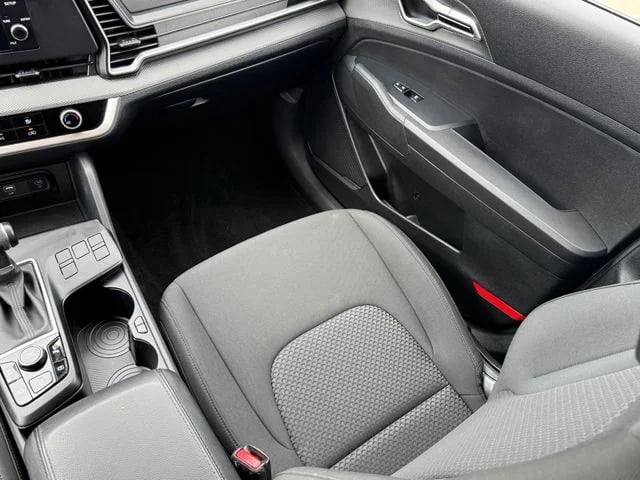 2025 Kia Sportage - Image 22
