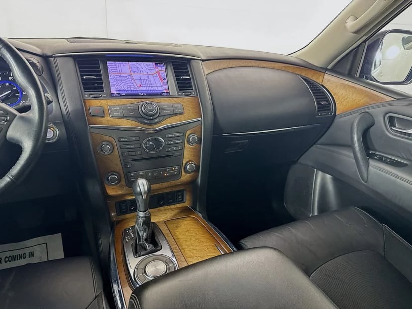 2012 INFINITI QX56 - Image 29