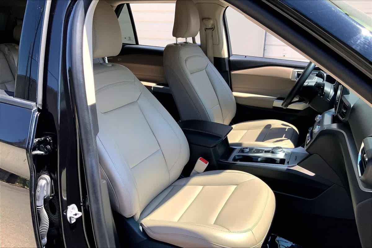 2023 Ford Explorer - Image 9