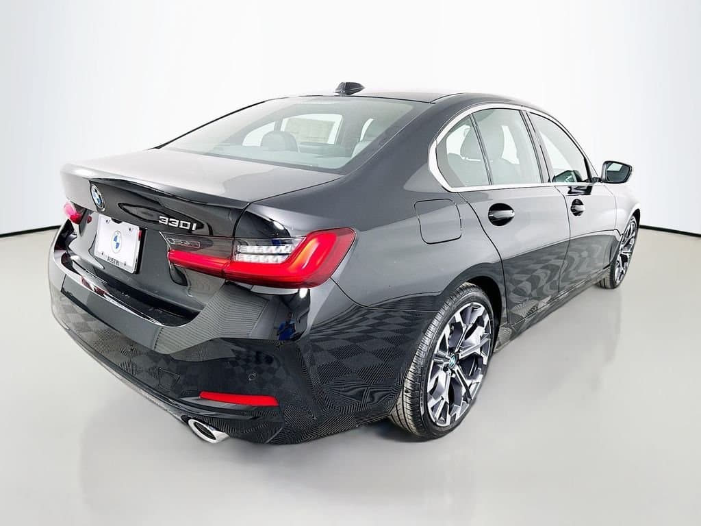 2026 BMW 3 Series - Image 5