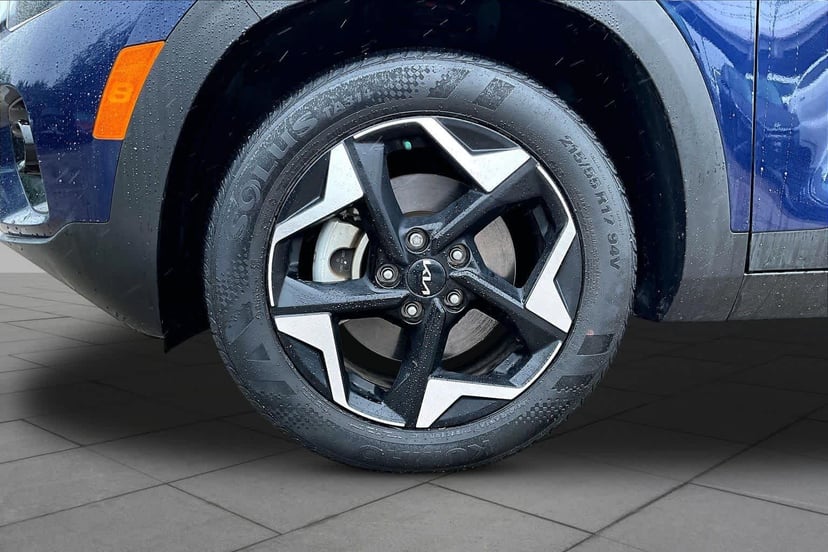 2024 Kia Seltos - Image 11