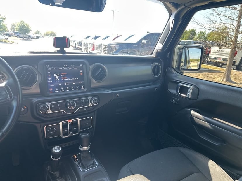 2022 Jeep Gladiator - Image 23
