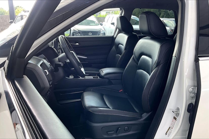 2023 Nissan Pathfinder - Image 8