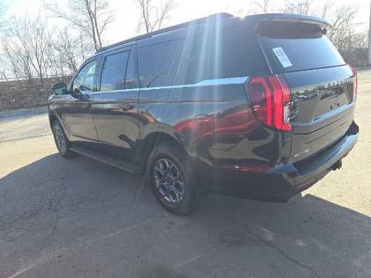 2025 Ford Expedition Max - Image 4